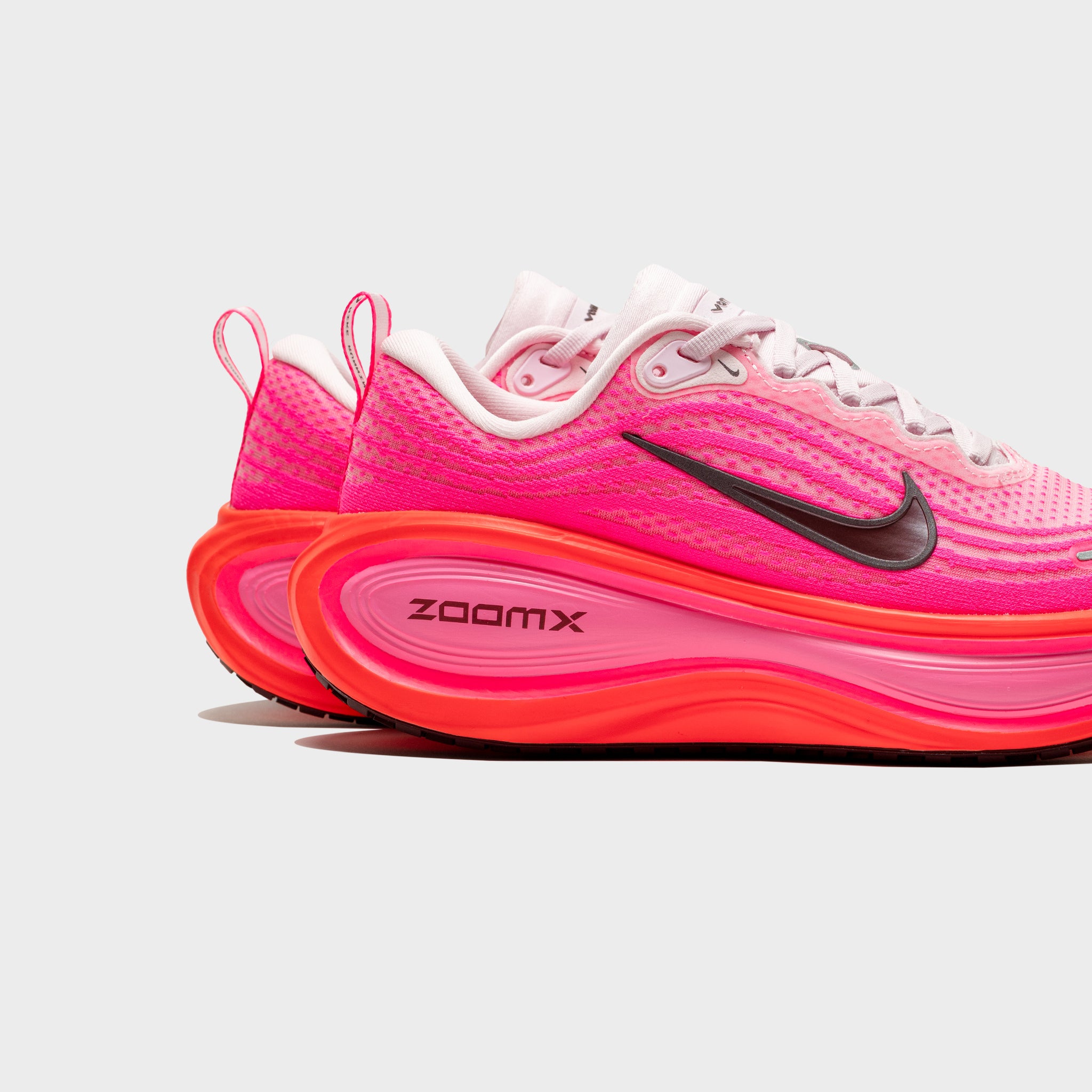 WMNS VOMERO PLUS "HYPER PINK"