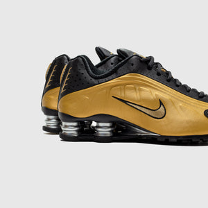 WMNS SHOX R4 "METALLIC GOLD"