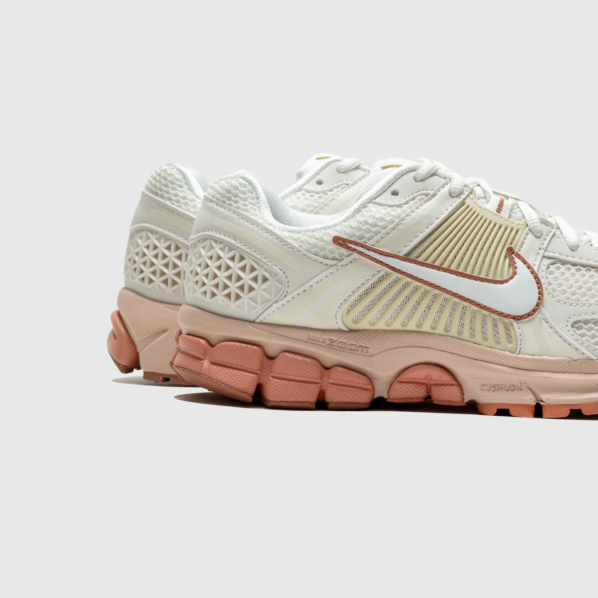 WMNS ZOOM VOMERO 5 "PARTICLE BEIGE"