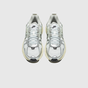 WMNS V2K RUN "SUMMIT WHITE & METALLIC SILVER"